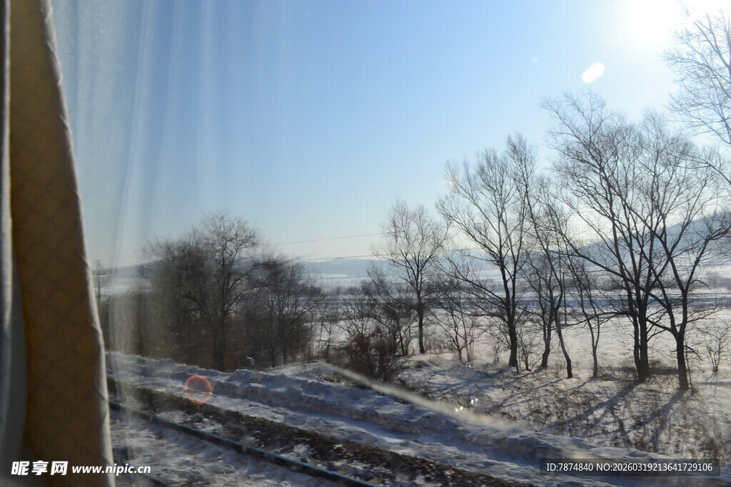 冬日窗外雪景