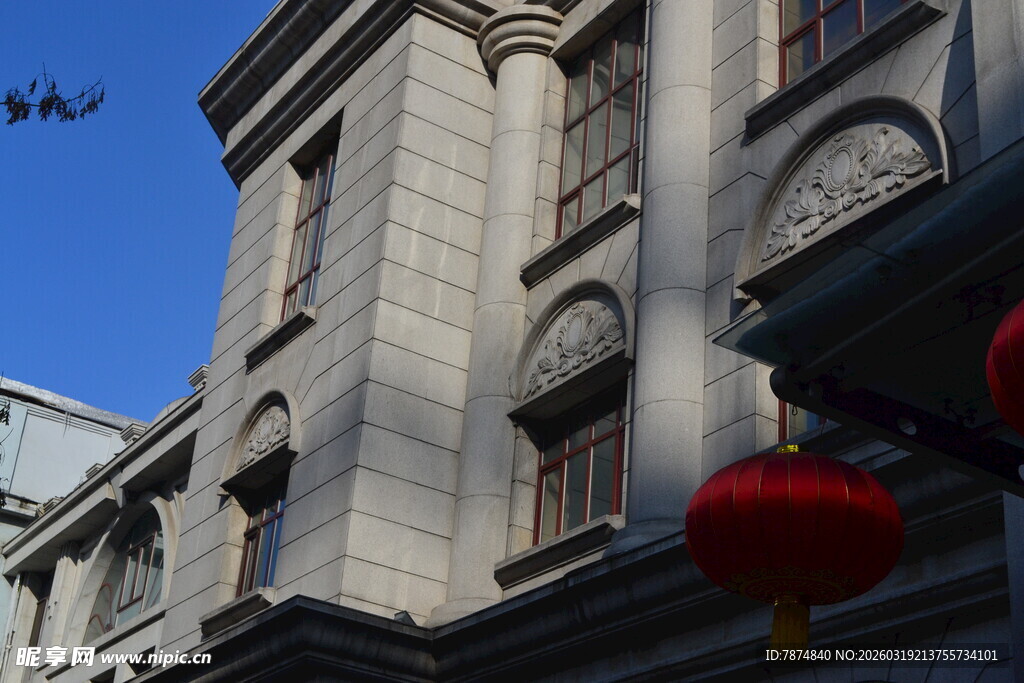 中式风格建筑与红灯笼