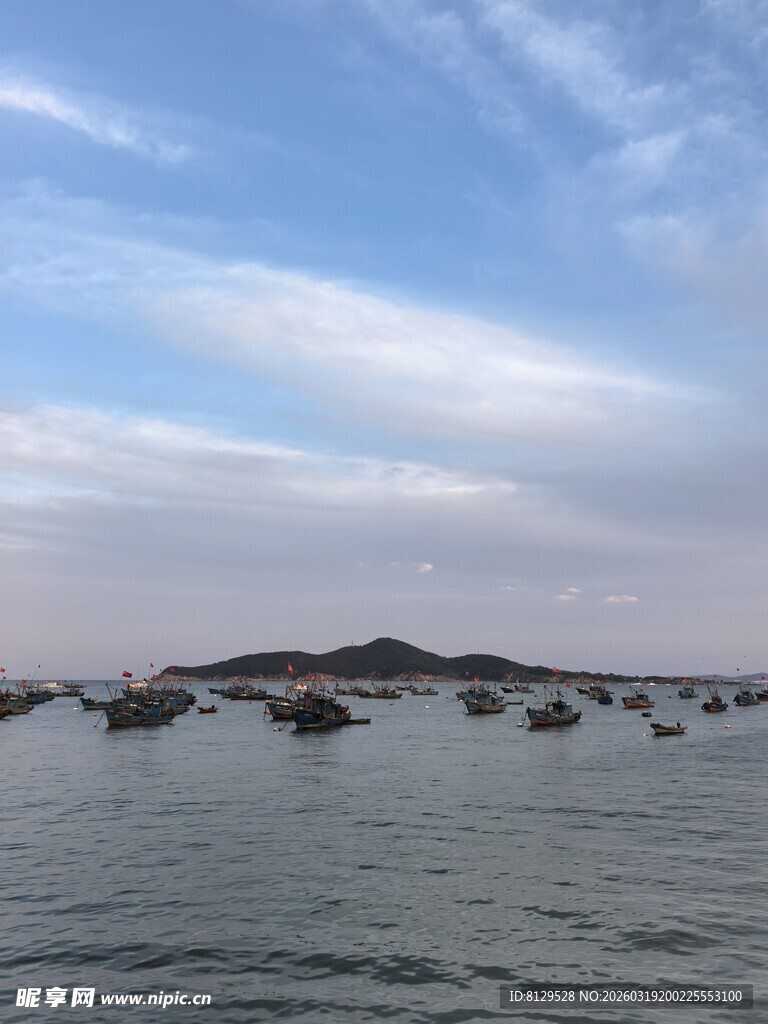 海上礁石景观