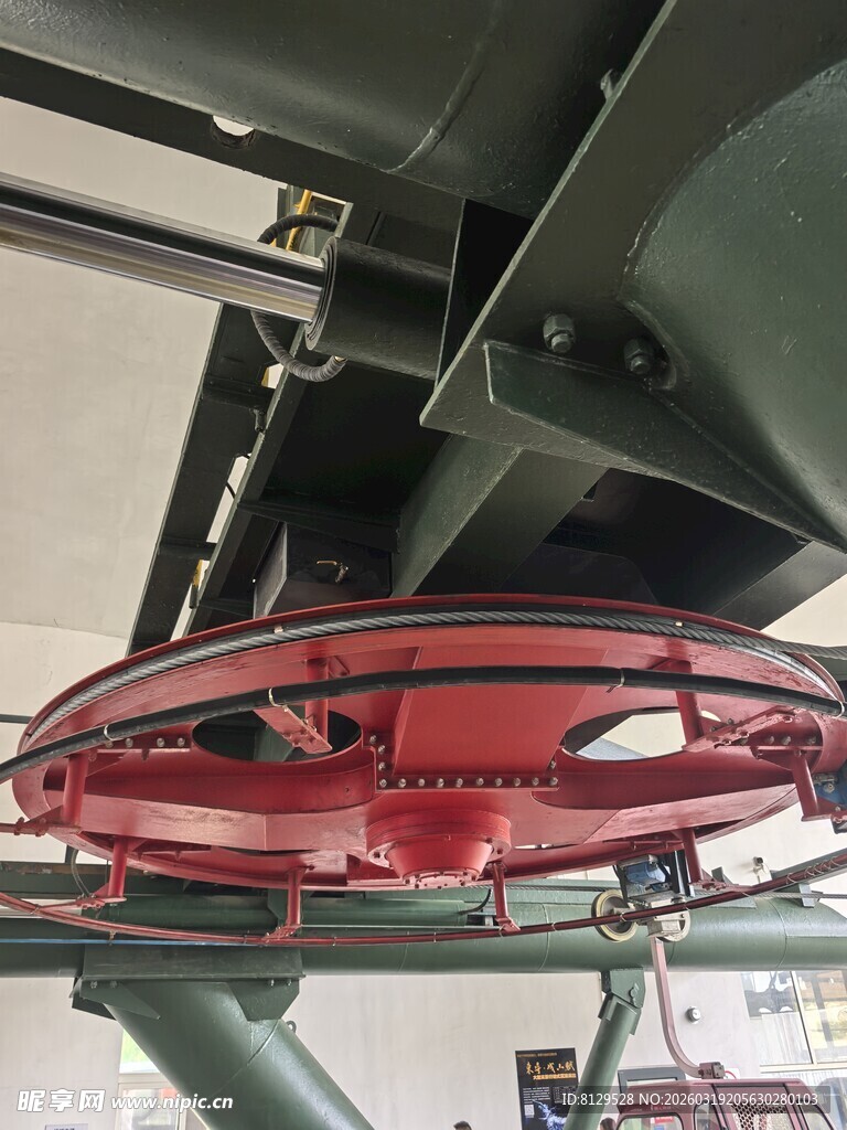 红色工业滑轮特写