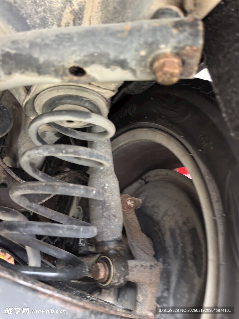 汽车悬挂系统细节展示