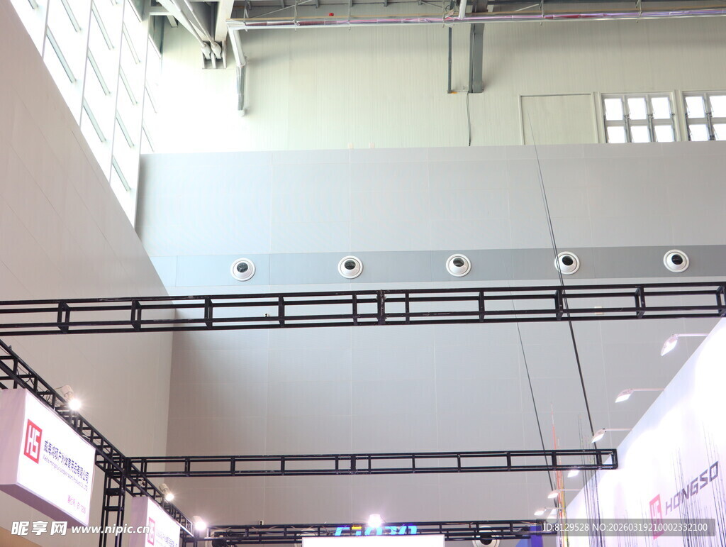室内场馆的金属悬挂结构