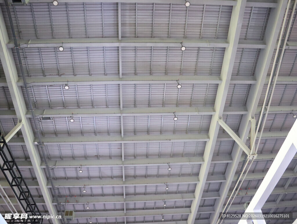 工业风金属结构屋顶