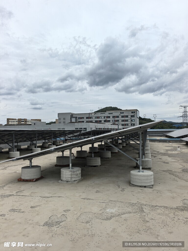 户外光伏电站设施场景