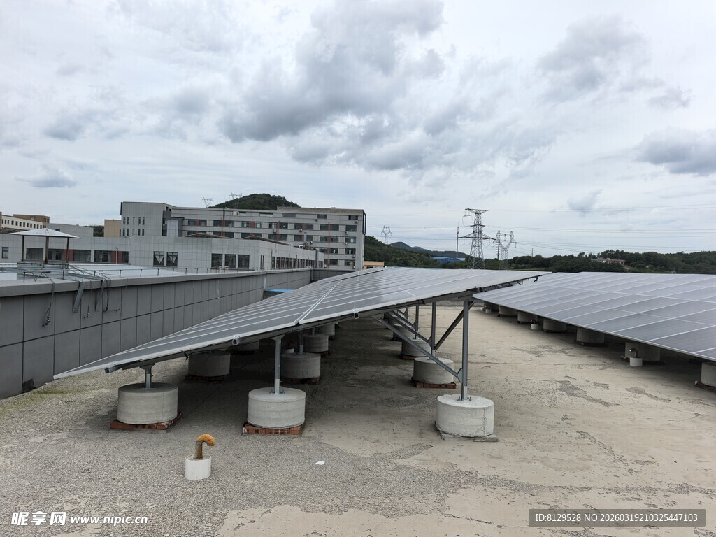 屋顶太阳能板装置