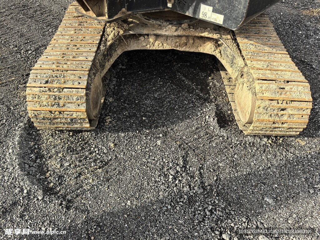 挖掘机履带特写