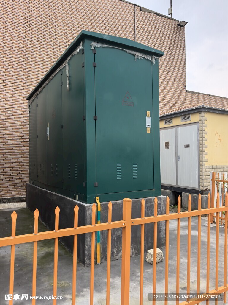 户外绿色箱式变电站