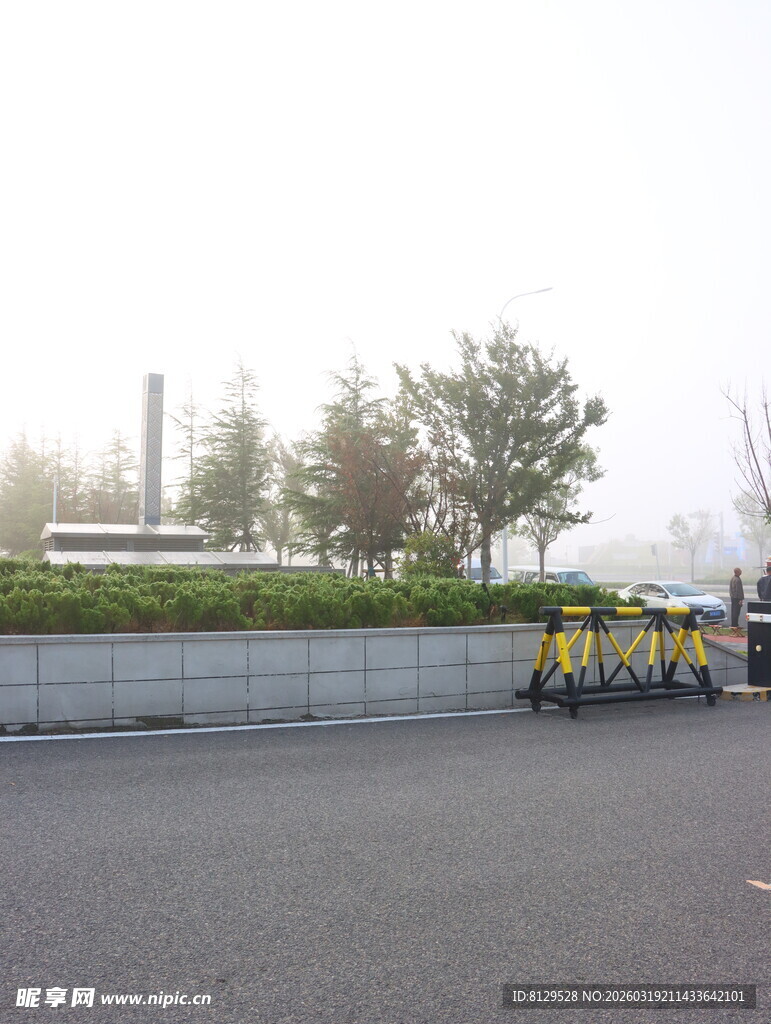 道路上的清洁作业场景