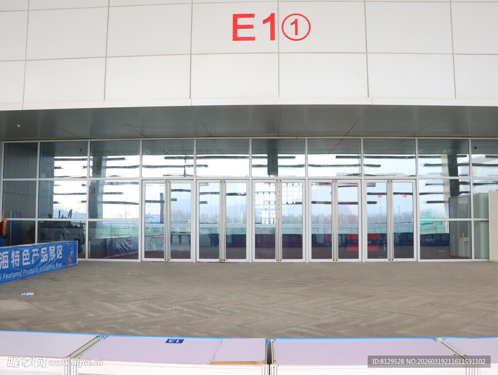 机场E15登机口外观