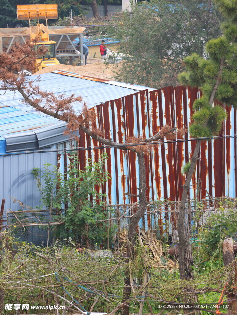 施工现场的钢结构框架