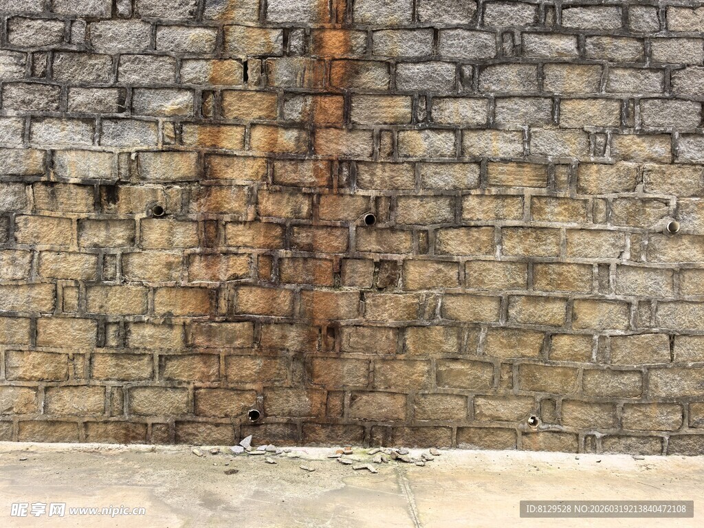 老旧斑驳的砖石墙面