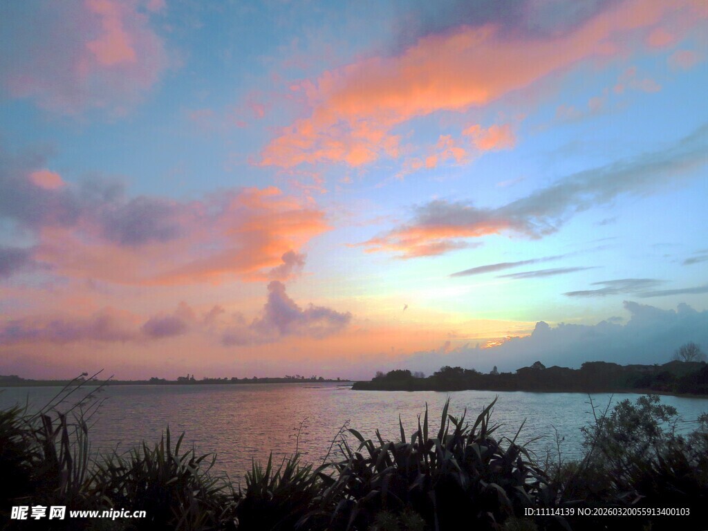海滨绚丽晚霞美景