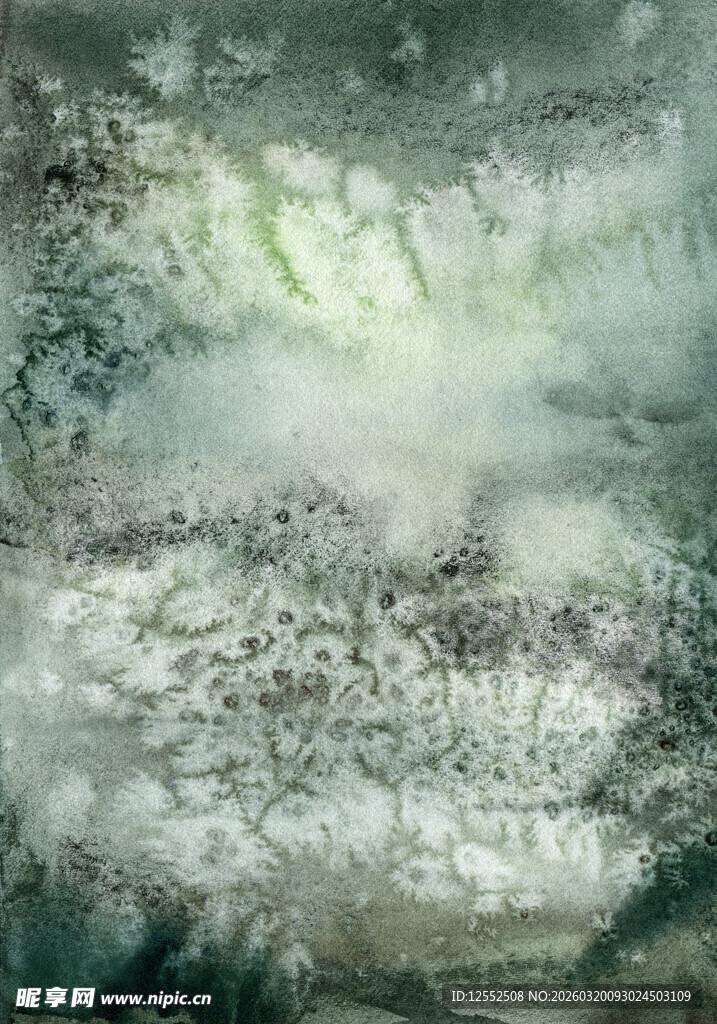 云雾缭绕的自然景观画面