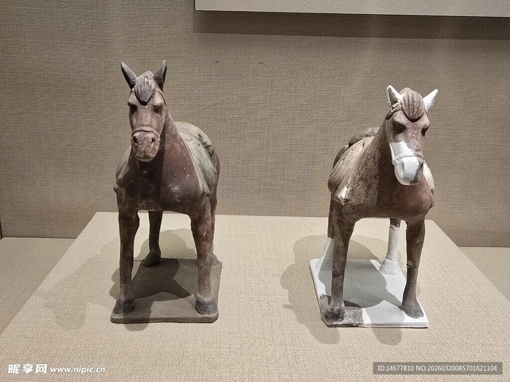 娄睿墓彩绘陶马