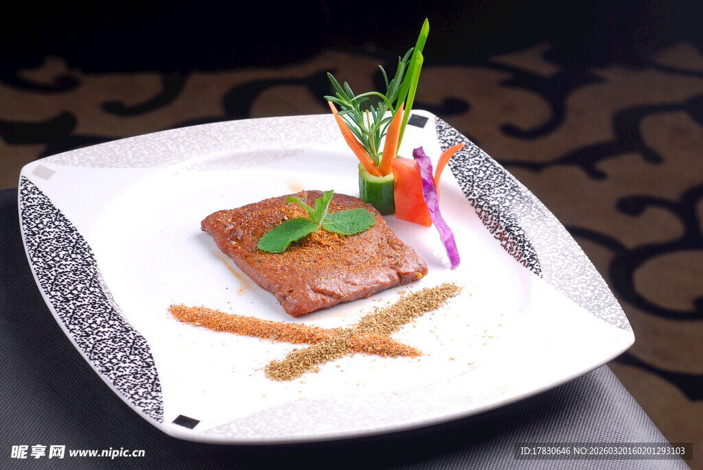 精致摆盘的美味香煎三文鱼