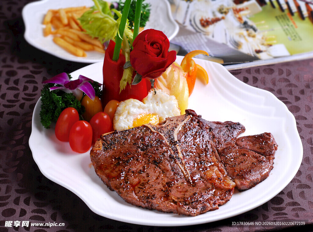 美味牛排配多彩辅食