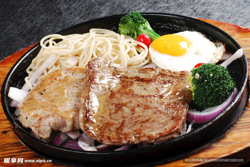 铁板牛排套餐美食特写