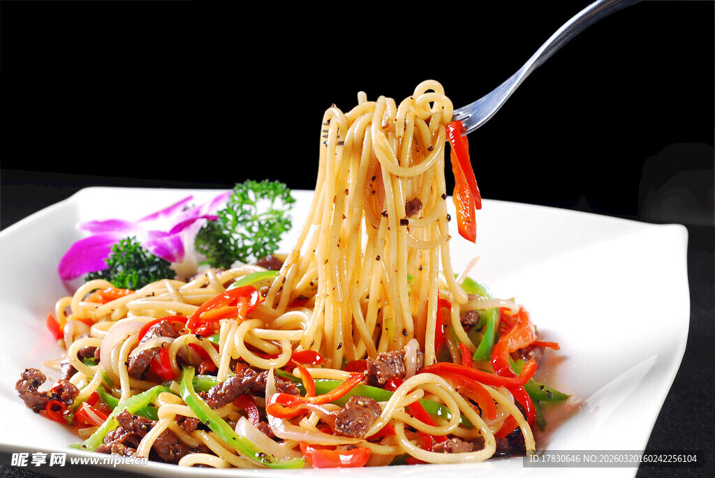美味炒面色彩缤纷诱人