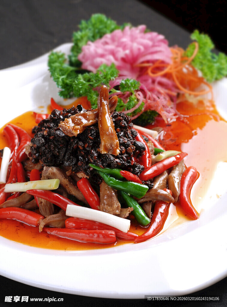 香辣凉拌菜色彩丰富诱人