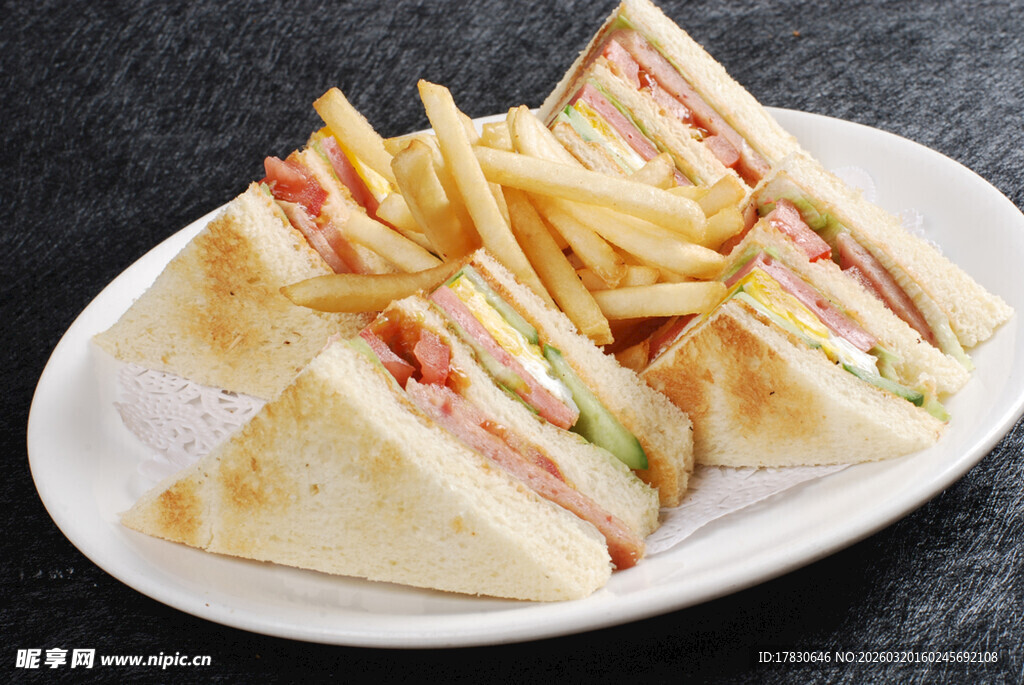 美味三明治配金黄薯条