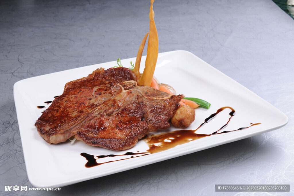 美味牛排摆盘精致