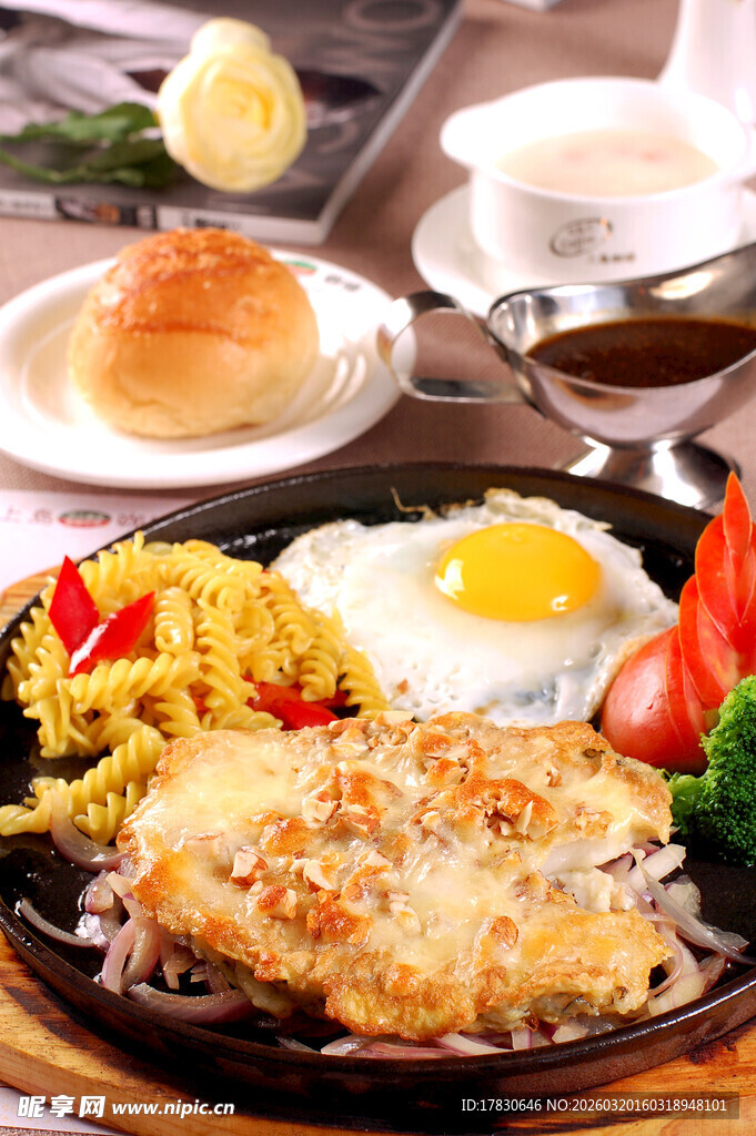 丰盛西式早餐拼盘