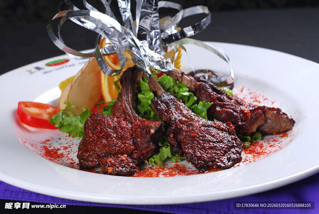 美味香煎羊排摆盘精致