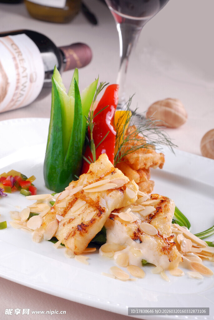 美味凉拌鸡肉摆盘精致