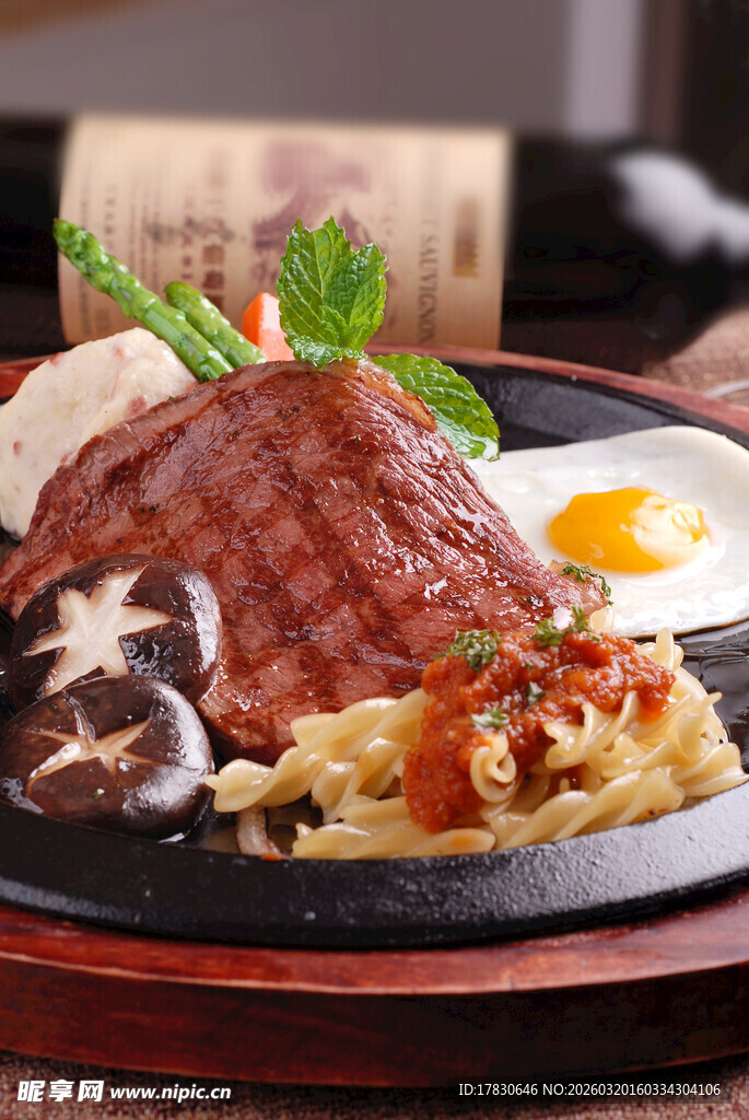 美味牛排套餐诱人呈现