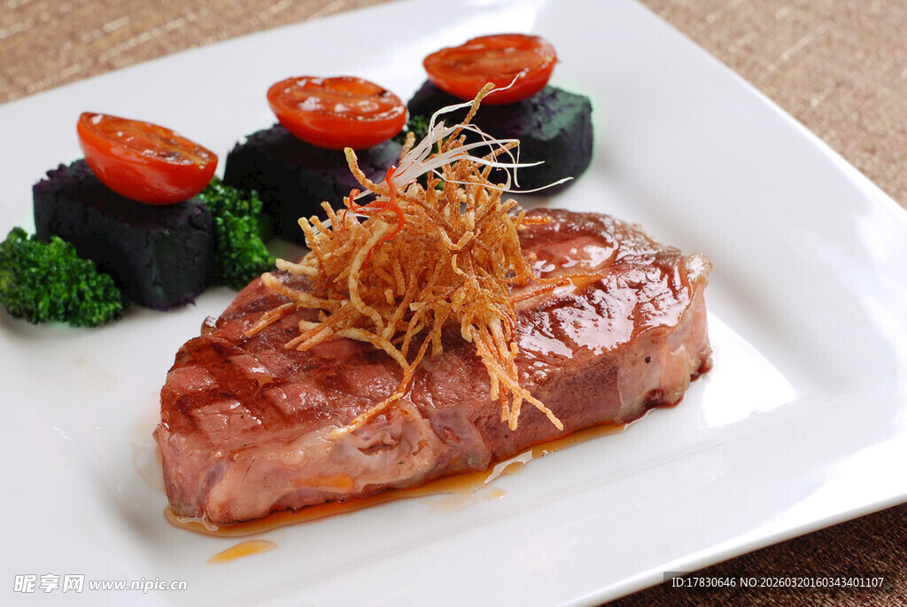 美味香煎牛排摆盘精致