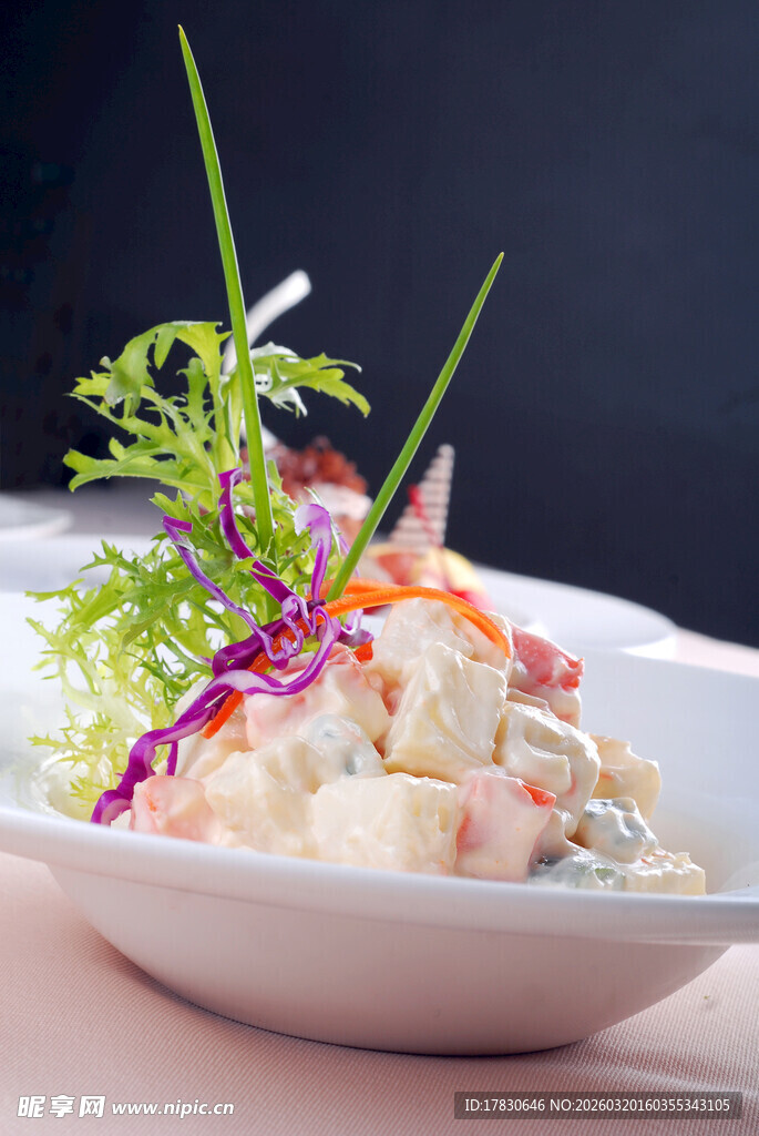 精致虾仁沙拉摆盘