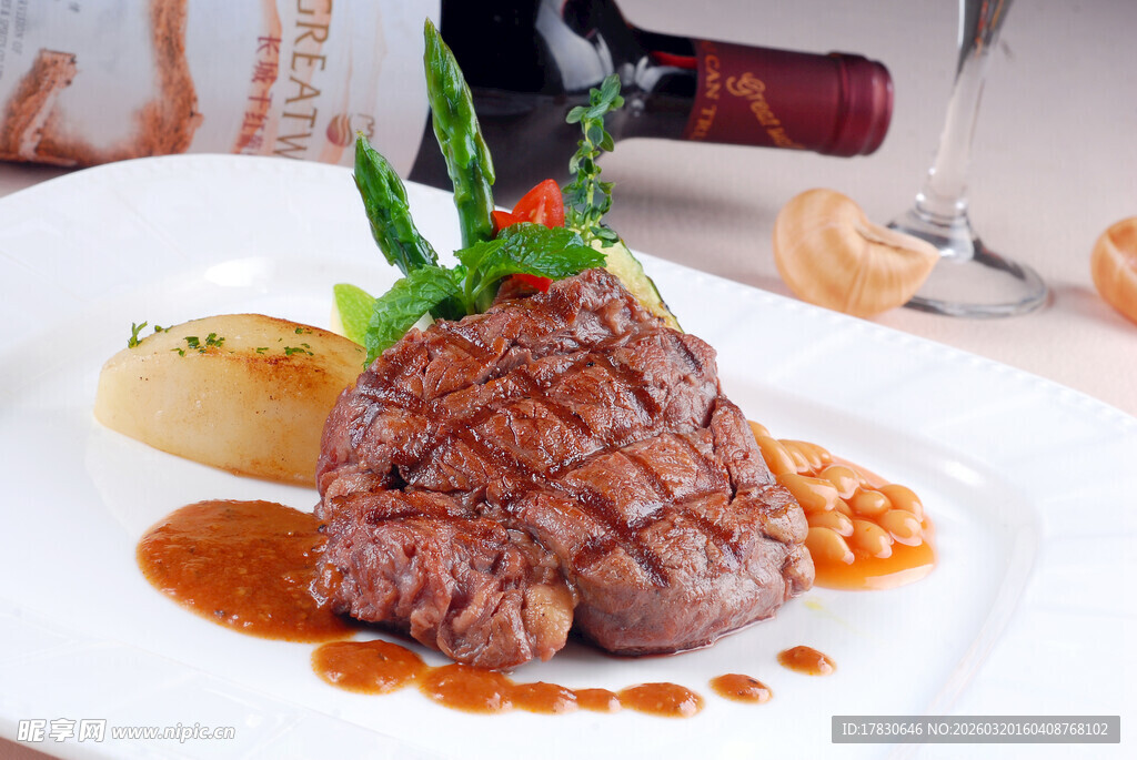 美味牛排配精致配菜