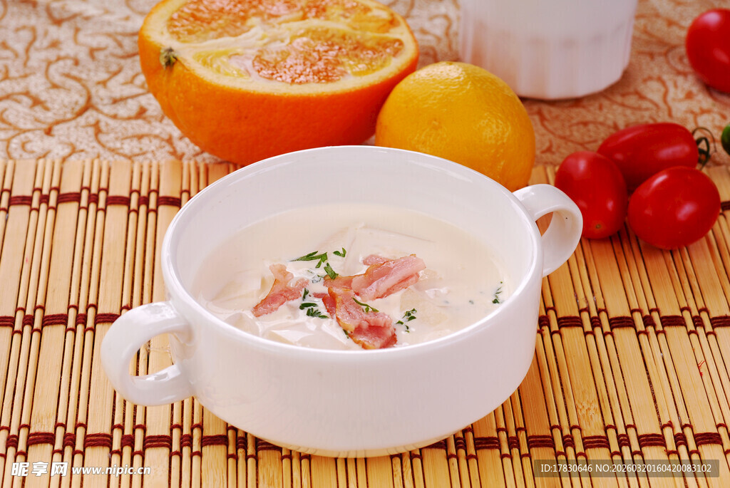 美味营养的蔬菜奶油汤