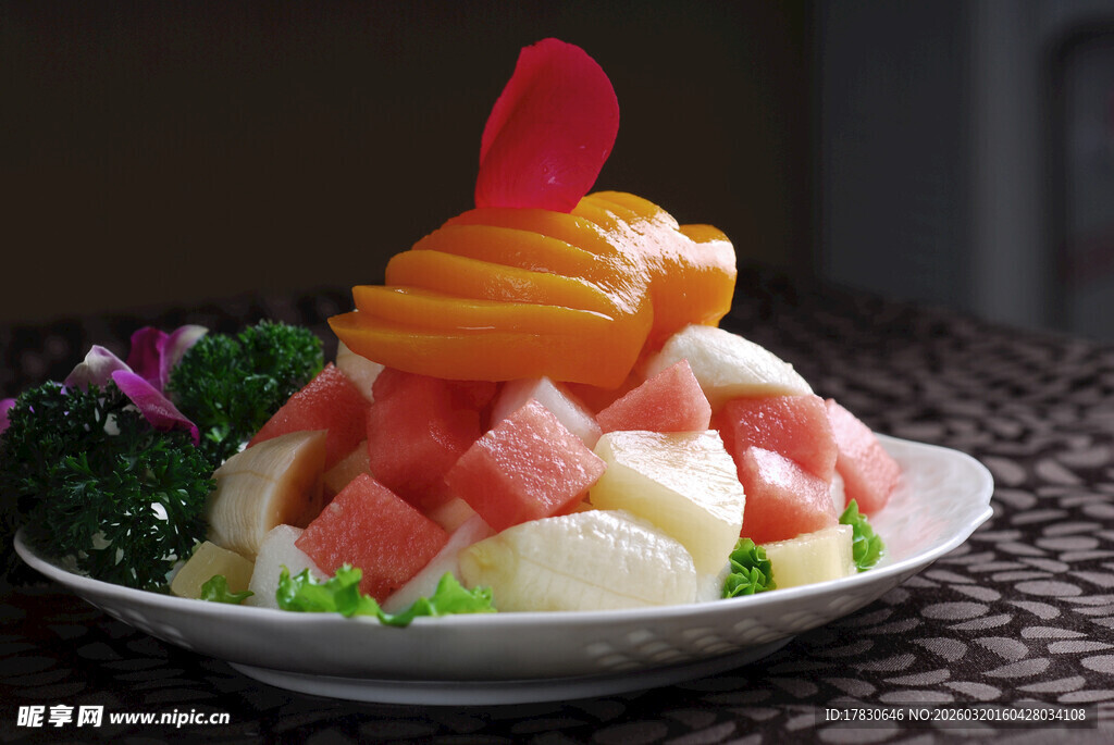 创意水果拼盘造型精美