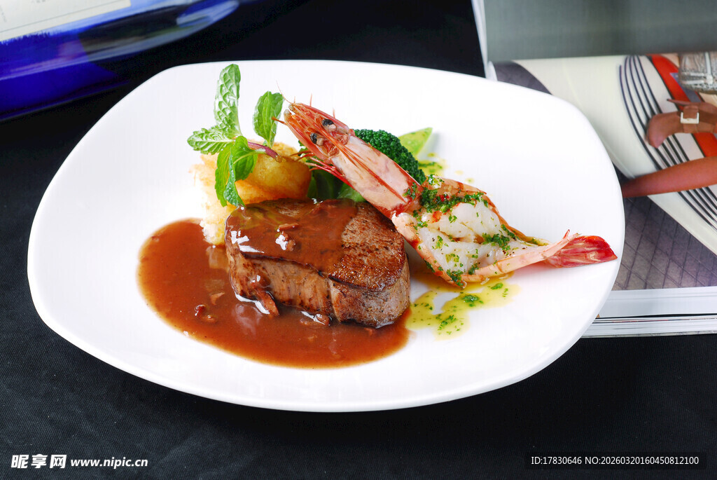 美味龙虾配牛排佳肴