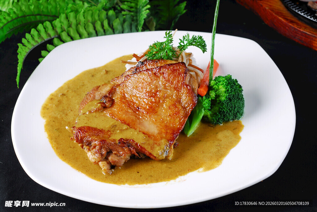 香煎鸡排配咖喱蔬菜