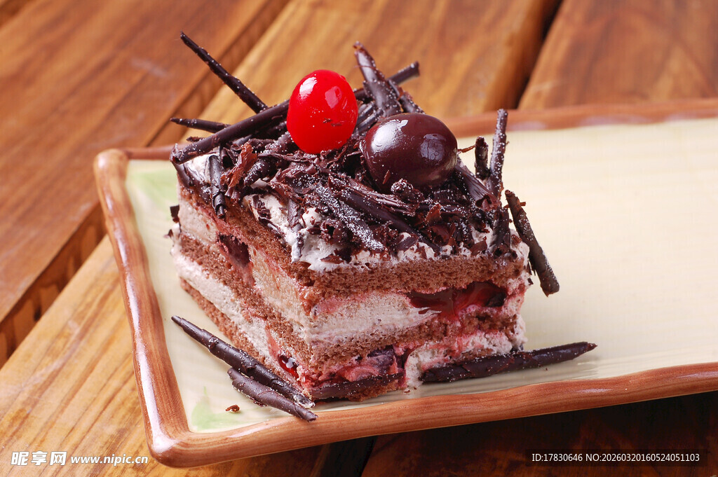 美味巧克力樱桃蛋糕