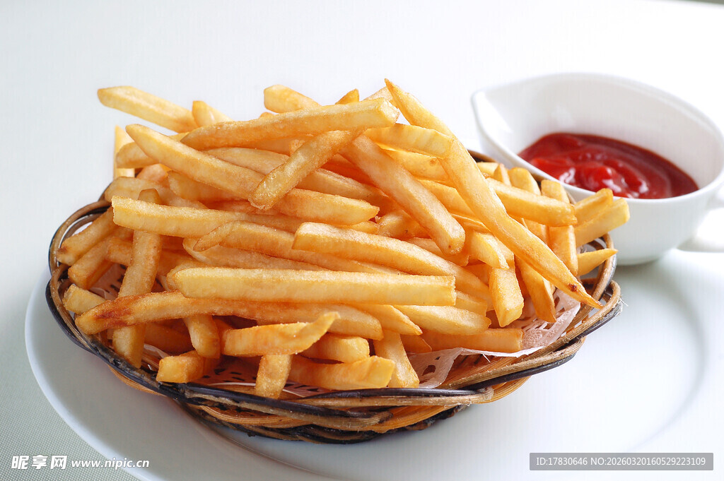 美味炸薯条配番茄酱