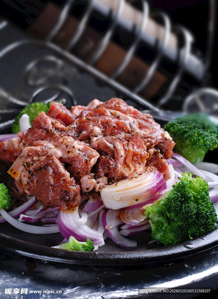 美味烤肉配蔬菜