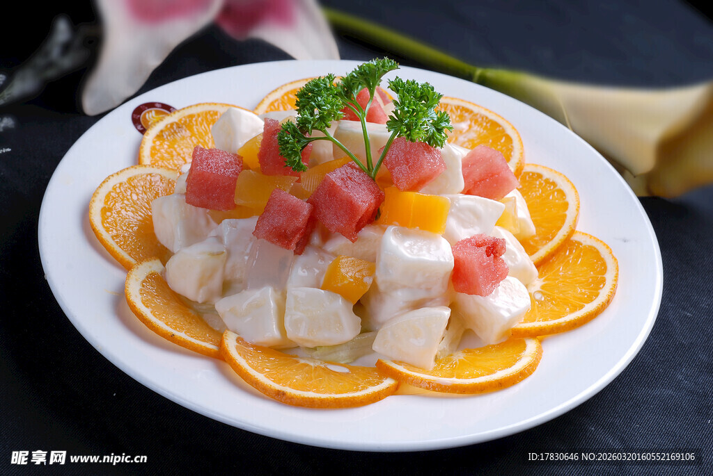水果拼盘色彩缤纷美食