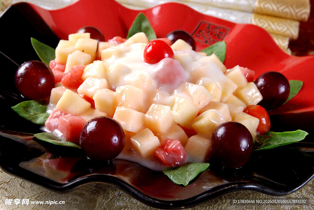 美味水果沙拉摆盘精致