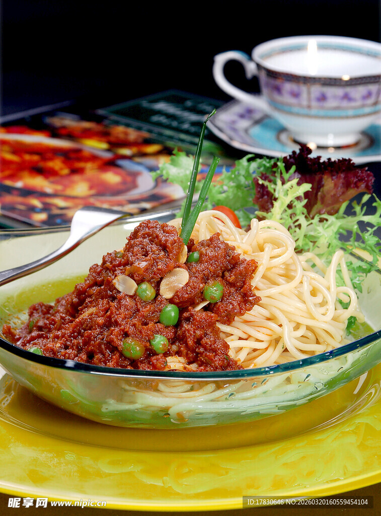 美味肉酱意面摆盘精致