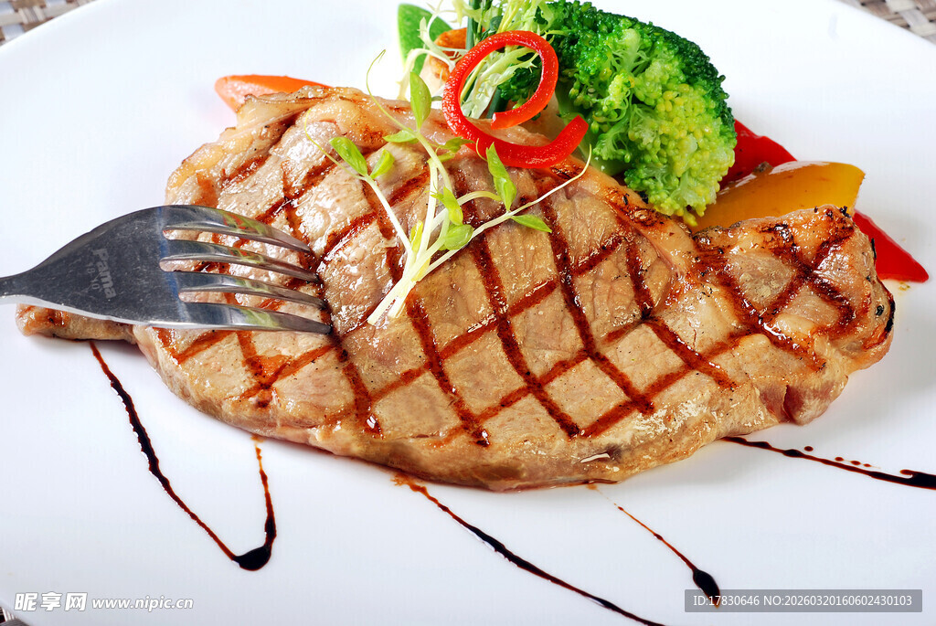 香煎牛排配蔬菜