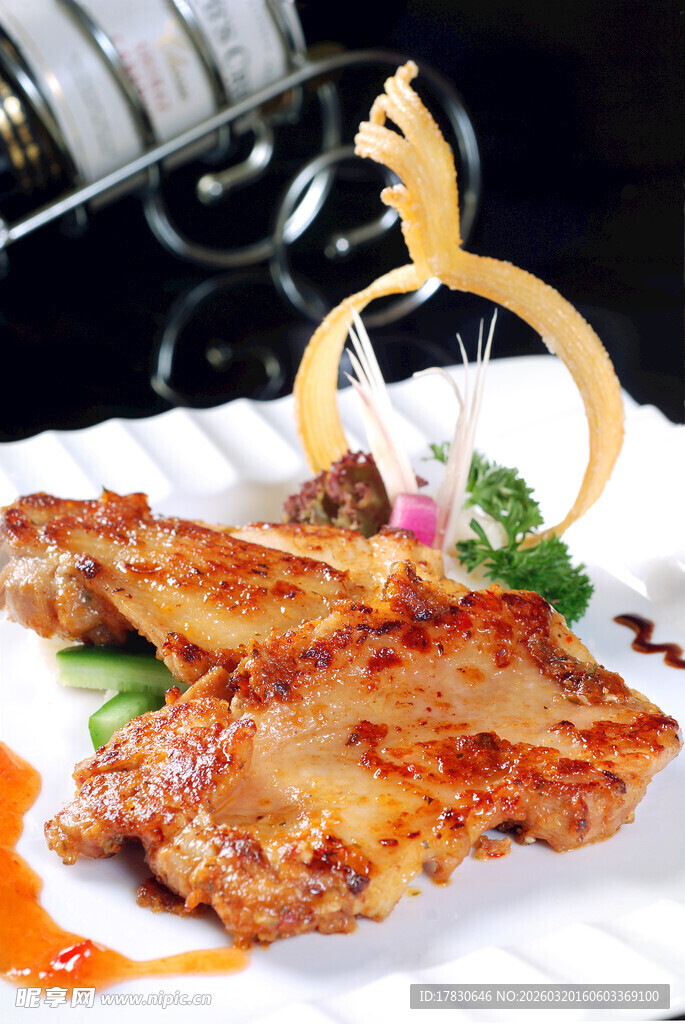 香煎美味猪排摆盘精致