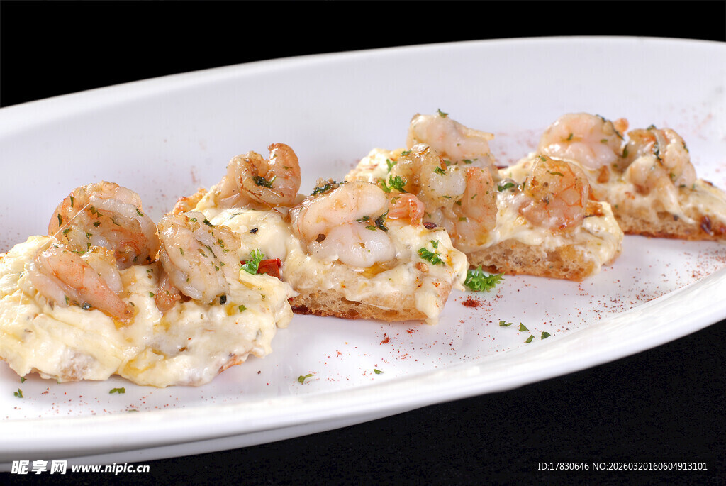 美味虾肉配面包小食