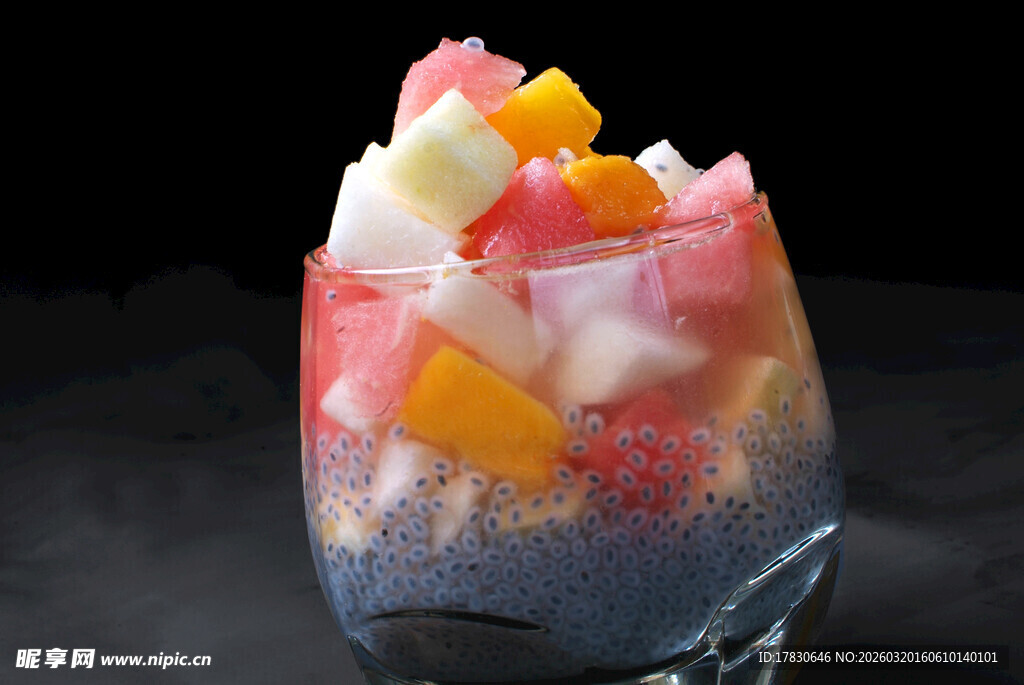 缤纷水果西米露