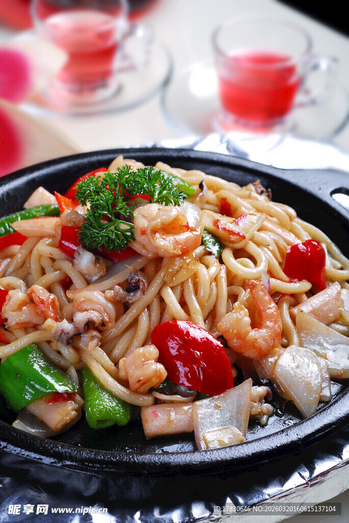 铁板海鲜意面美味诱人