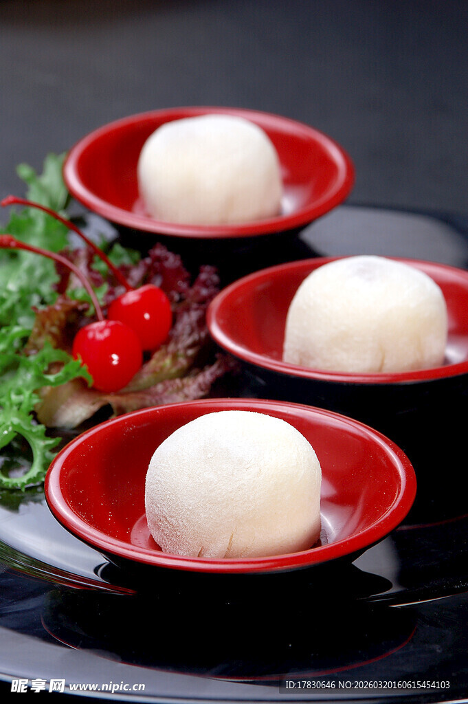 精致三色汤圆摆盘