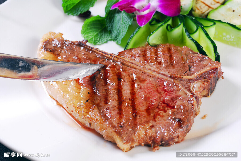 美味煎牛排摆盘精致