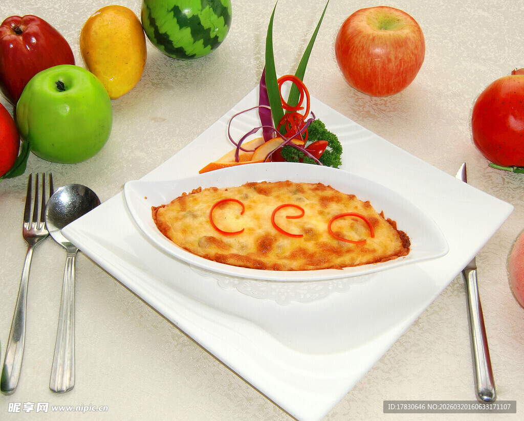 美味番茄派搭配新鲜水果